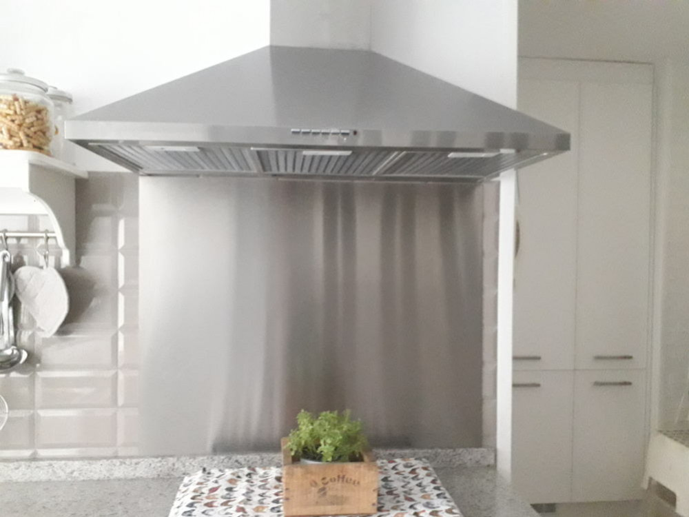 Panel antisalpicaduras de aluminio ignífugo para cocina 1000x200mm